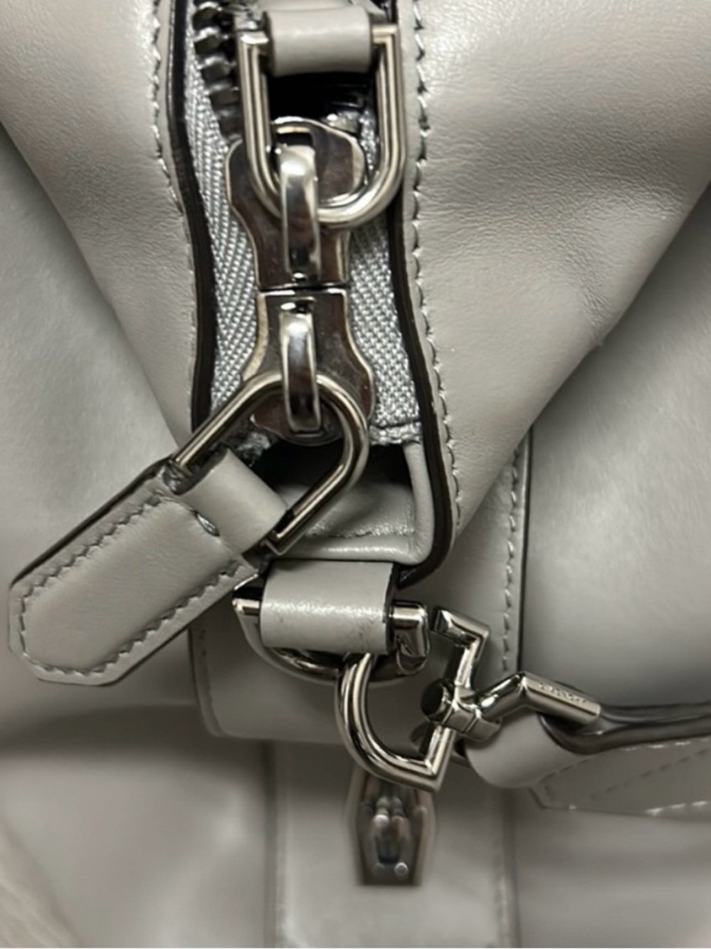 NEW Givenchy Antigona Leather Satchel Tote in Light Gray Leather - Picture 5 of 15